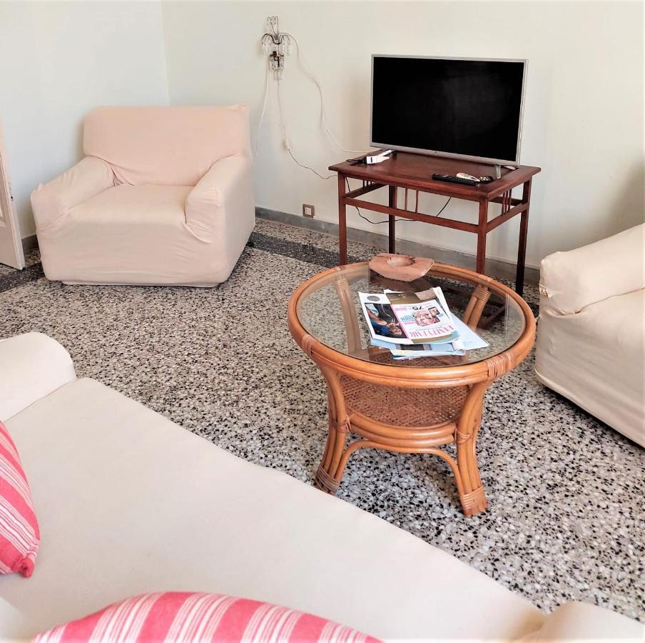 Villa Nel Salento - Ampie Camere E Giardino, Fino A 9 Persone Barbarano del Capo Exterior foto